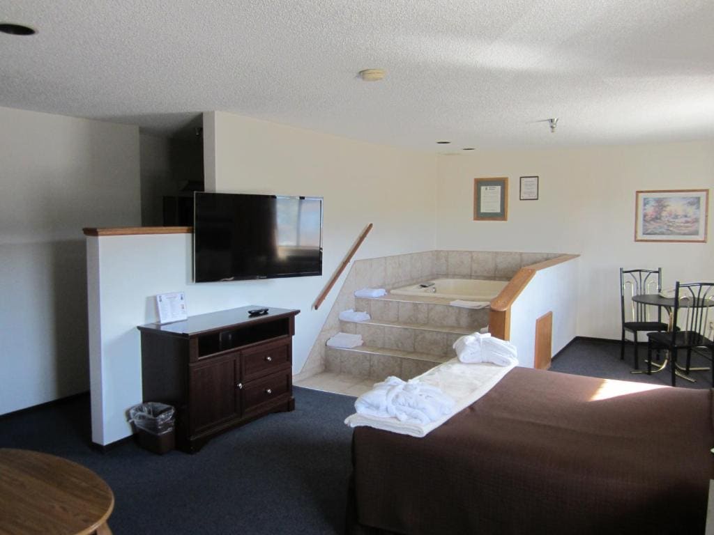 King Suite - Non-Smoking room - Image 2