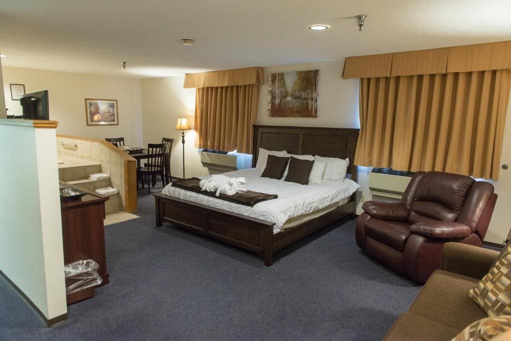 King Suite - Non-Smoking room - Image 1