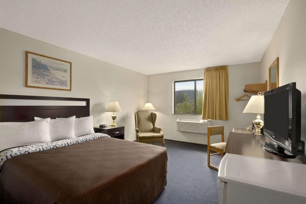 Queen Room - Non-Smoking room - Image 2