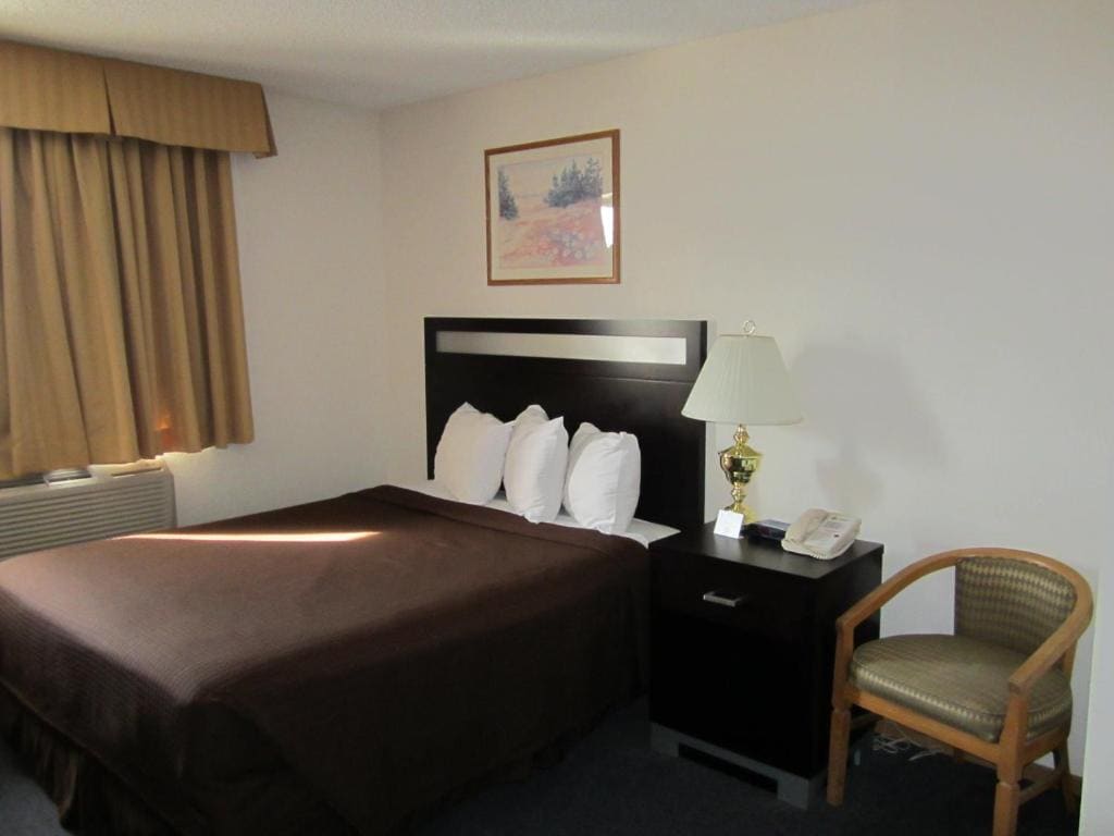 Queen Room - Non-Smoking room - Image 1