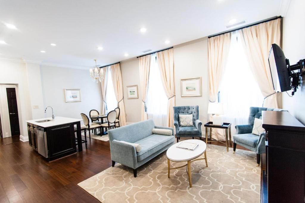 Two Bedroom Apartment with Harbour View room - Image 1