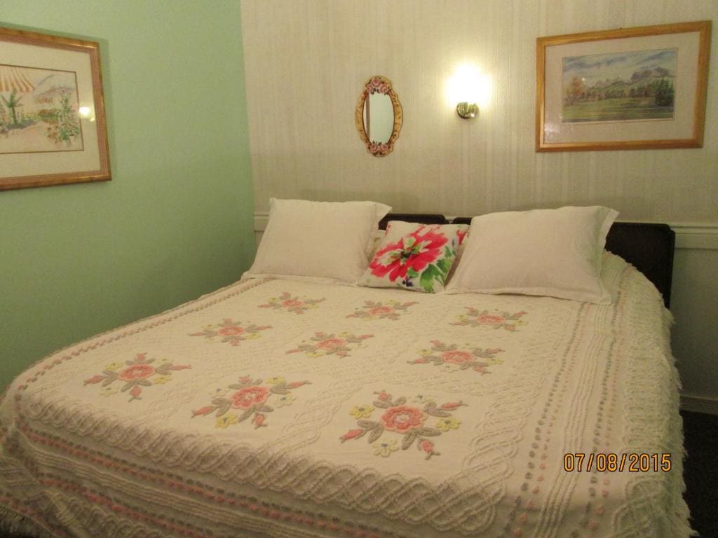 One-Bedroom Suite room - Image 3