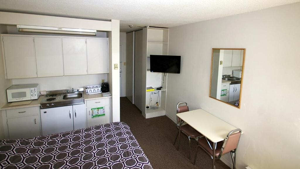 Double and Single Bed Room room - Image 3
