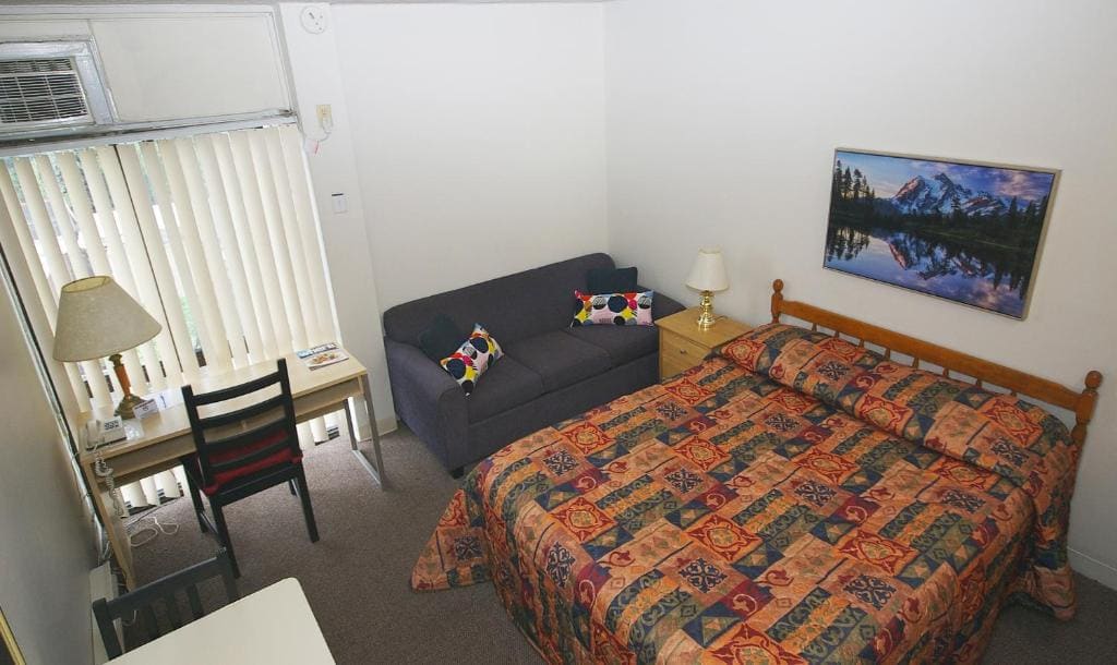Double and Single Bed Room room - Image 1