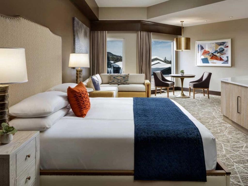 King Suite with Sofa Bed and Limited View room - Image 3