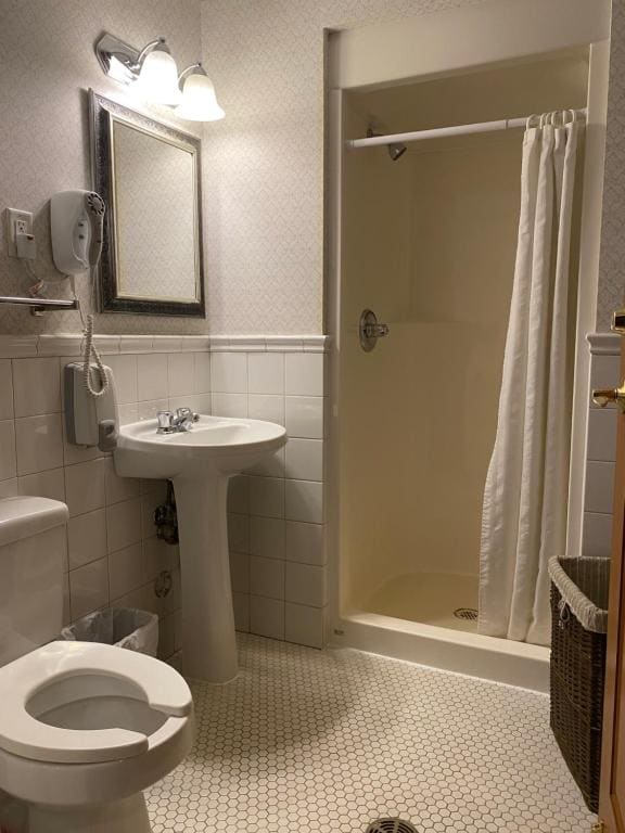 Economy Single Room with Shared Bathroom room - Image 2