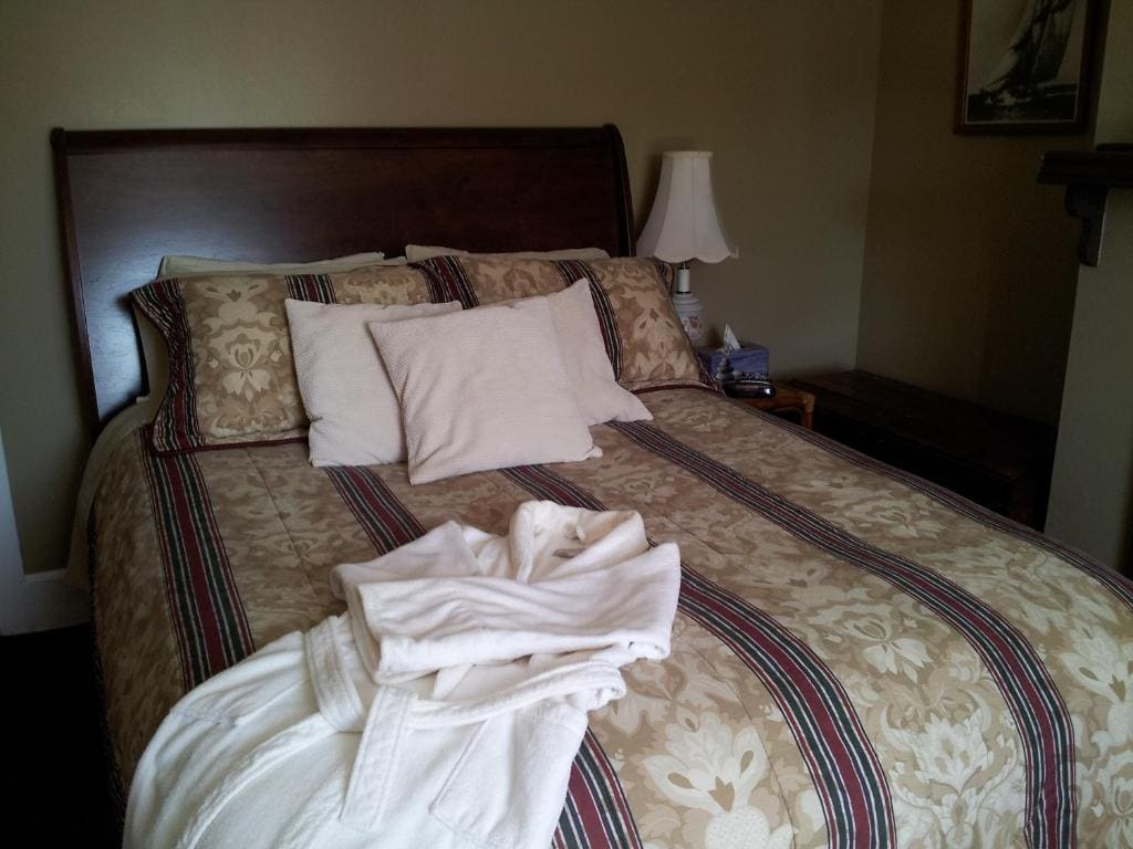 Deluxe Queen Room room - Image 1