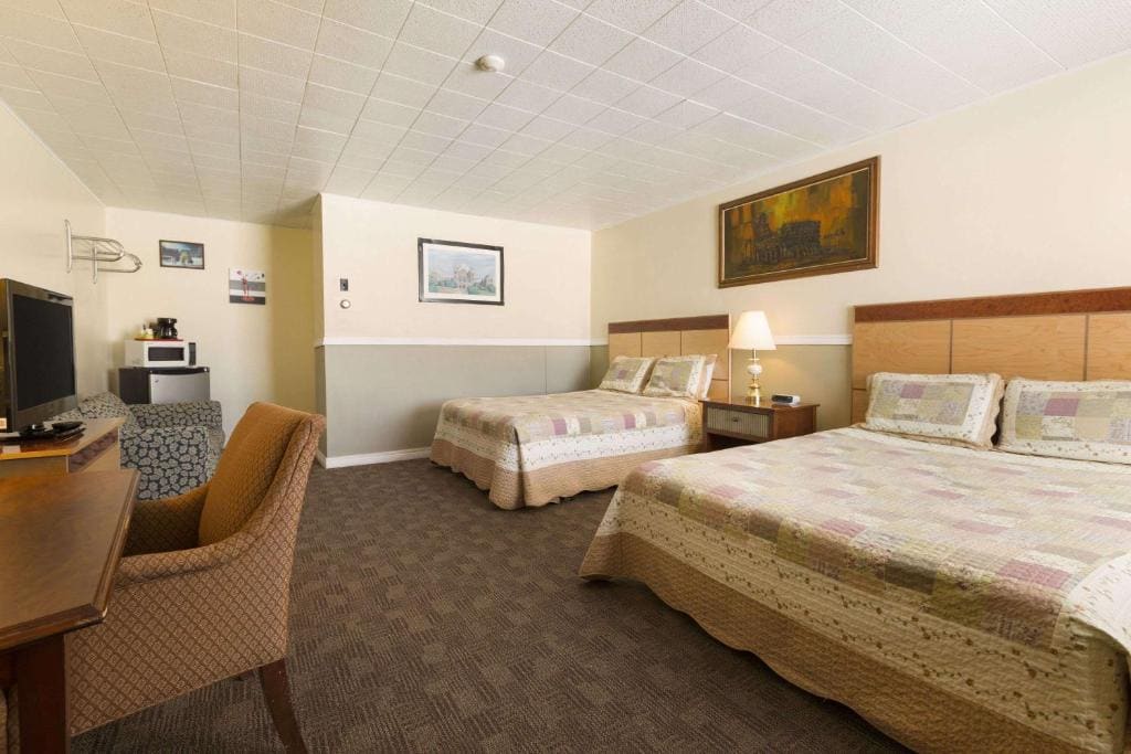 Double Room with Two Double Beds - Smoking room - Image 2