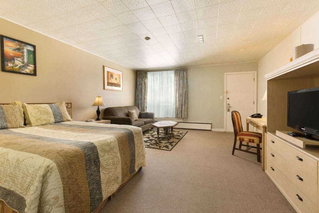 Queen Room - Non-Smoking room - Image 1