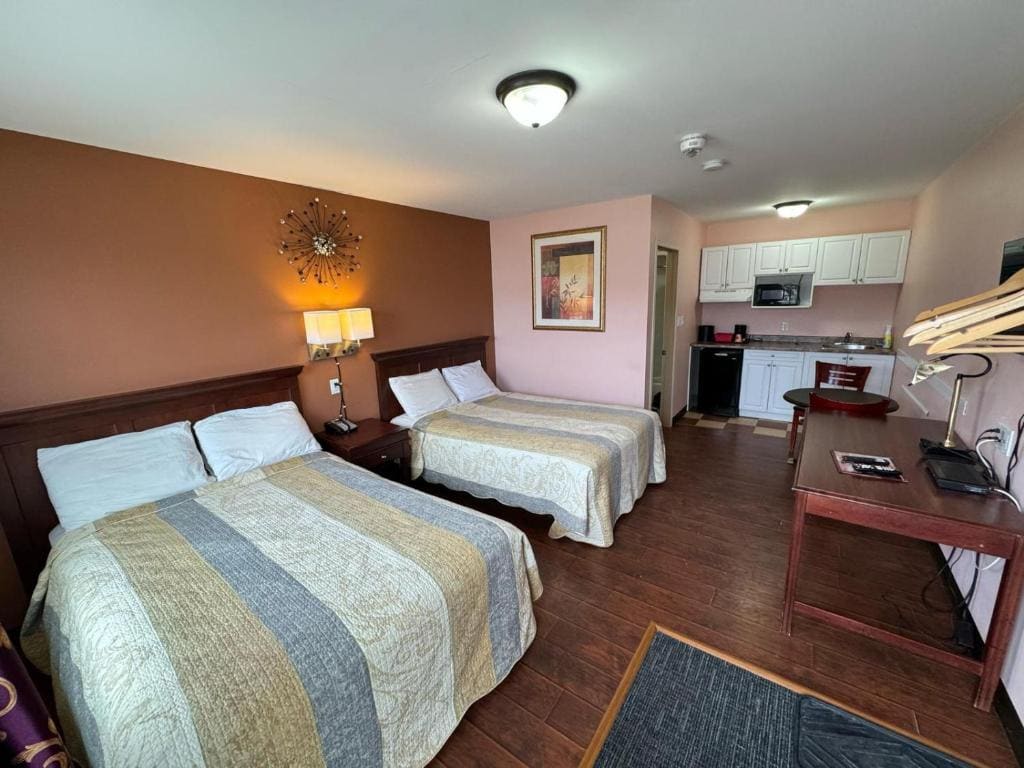 Suite with Two Double Beds - Non-Smoking room - Image 3