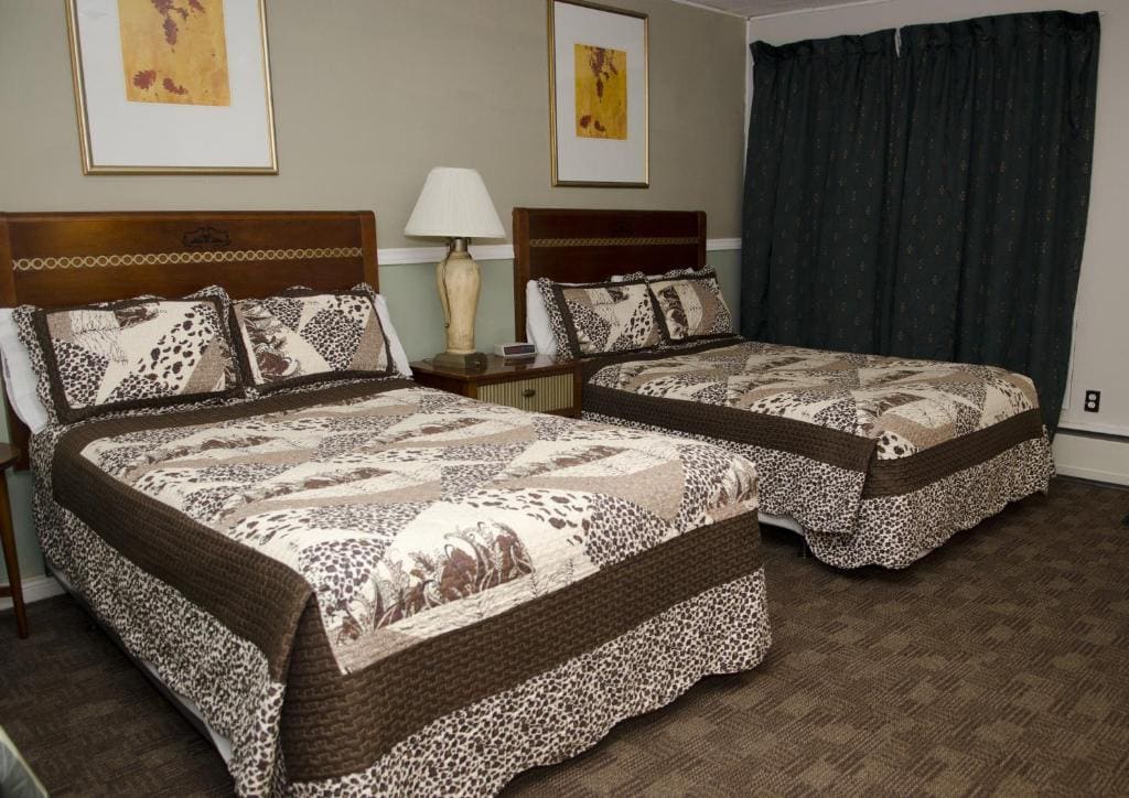 Double Room with Two Double Beds - Smoking room - Image 3