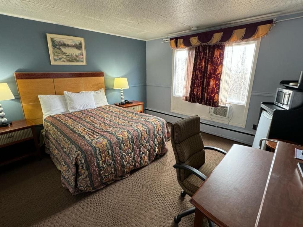 King Room with Kitchenette - Non-Smoking room - Image 1