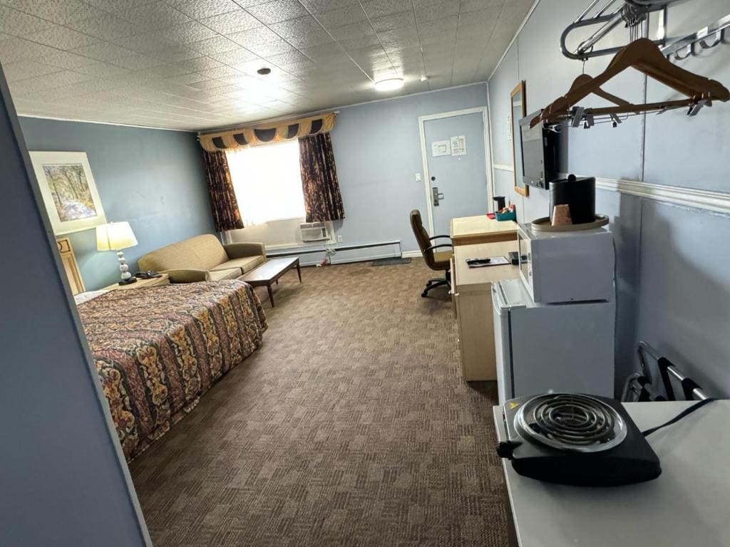King Room with Kitchenette - Non-Smoking room - Image 3