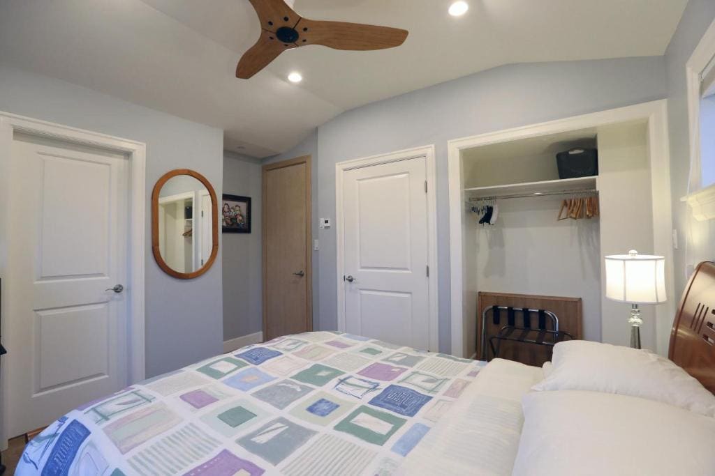 Queen Room with Balcony room - Image 3