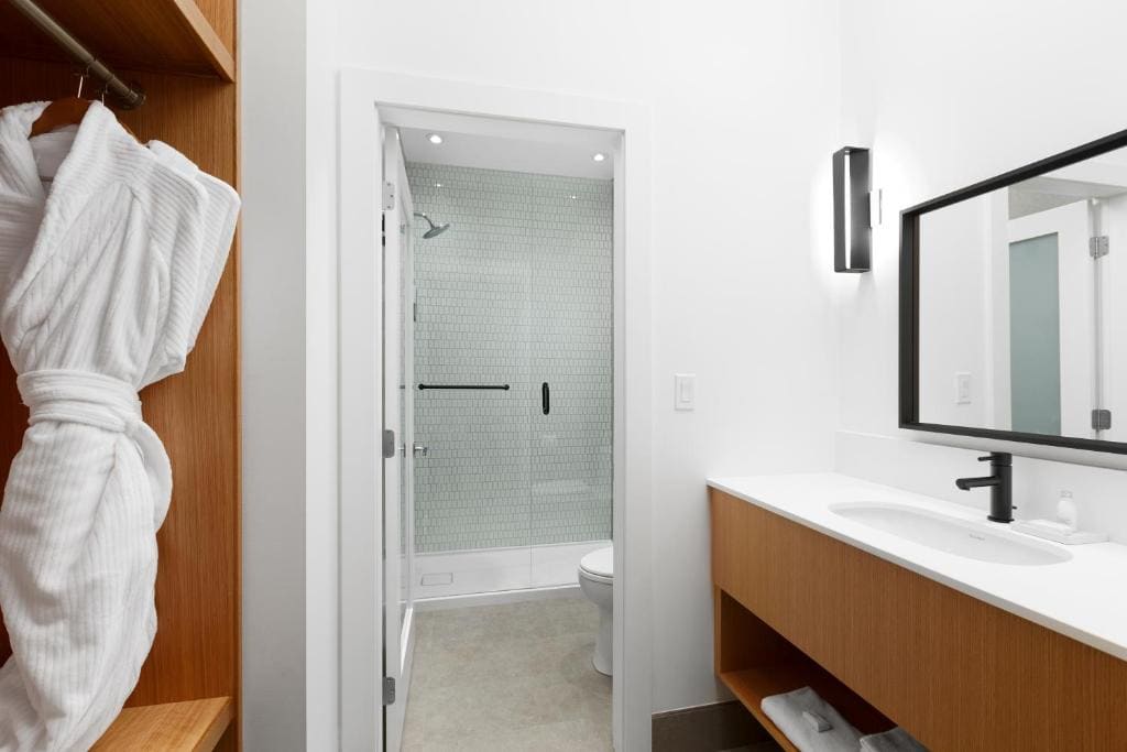 Legacy Two Double Beds room - Image 3