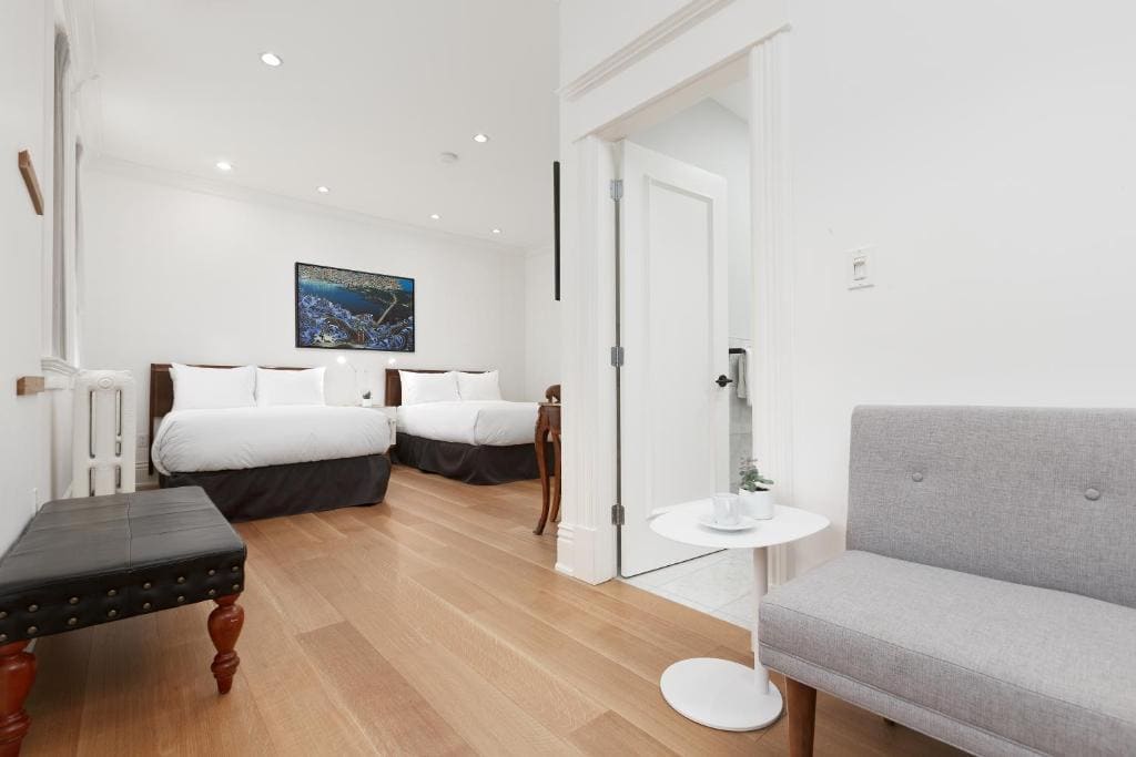 Superior Two Double Beds room - Image 3