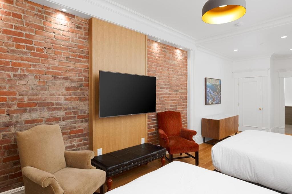 Legacy Two Double Beds room - Image 2