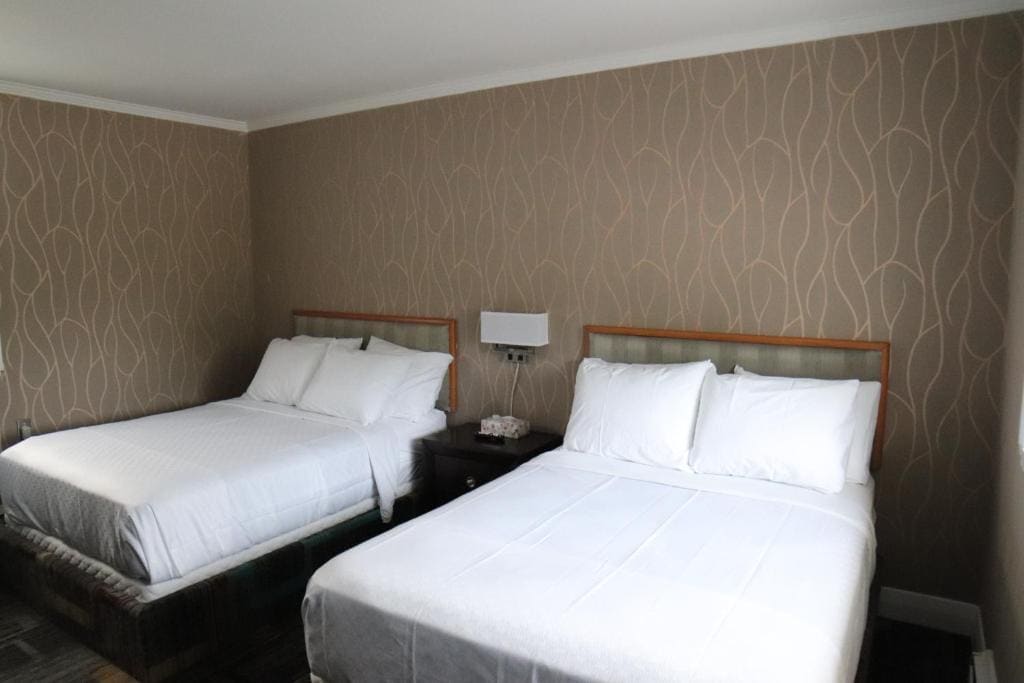 Double Room with Two Double Beds room - Image 3
