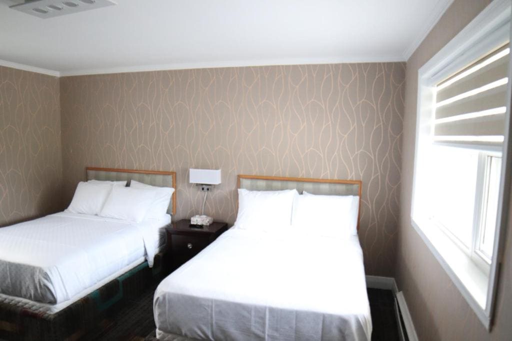 Double Room with Two Double Beds room - Image 2