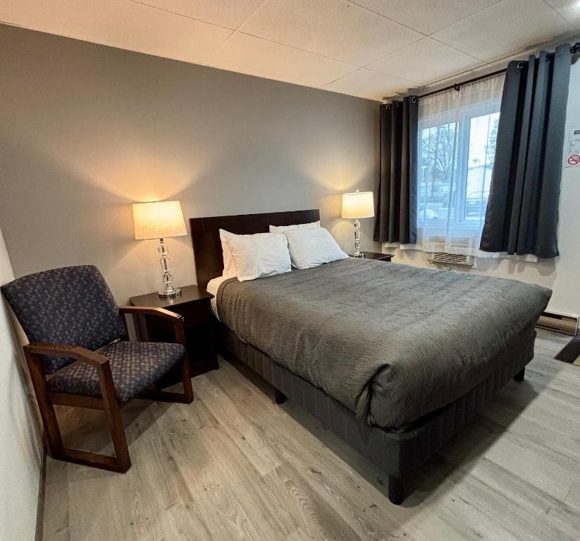 Superior Queen Room room - Image 3