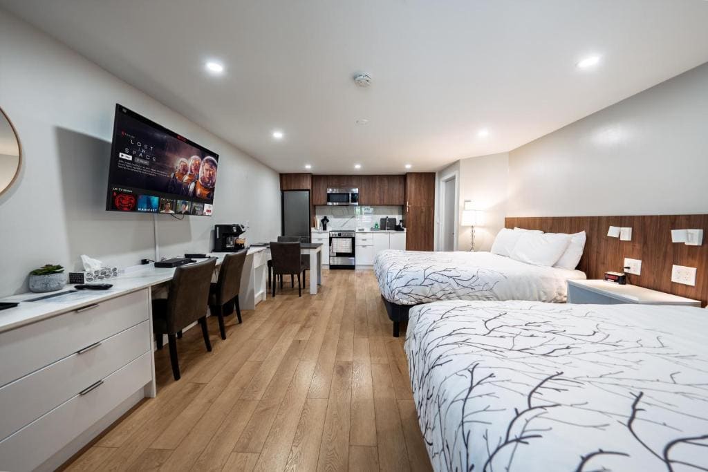 Deluxe Queen Suite room - Image 3