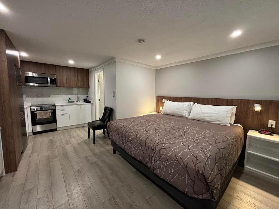 Deluxe King Suite room - Image 1