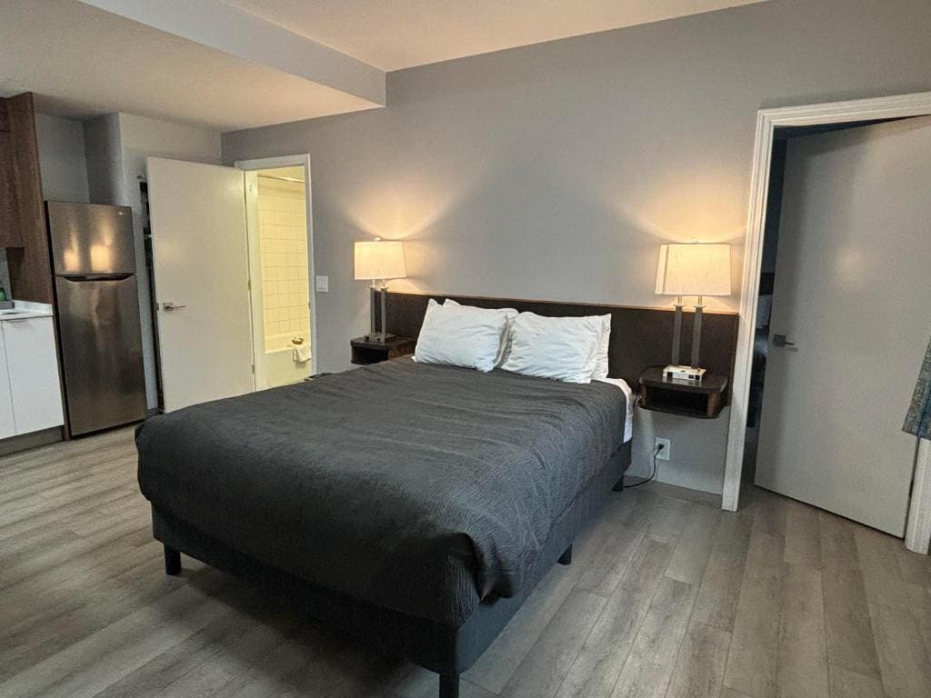 One-Bedroom Suite room - Image 2