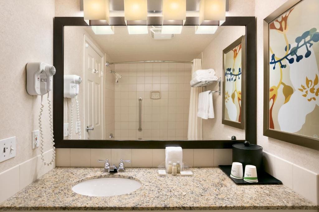 Family Suite, Two Queen Beds, Non Smoking room - Image 3