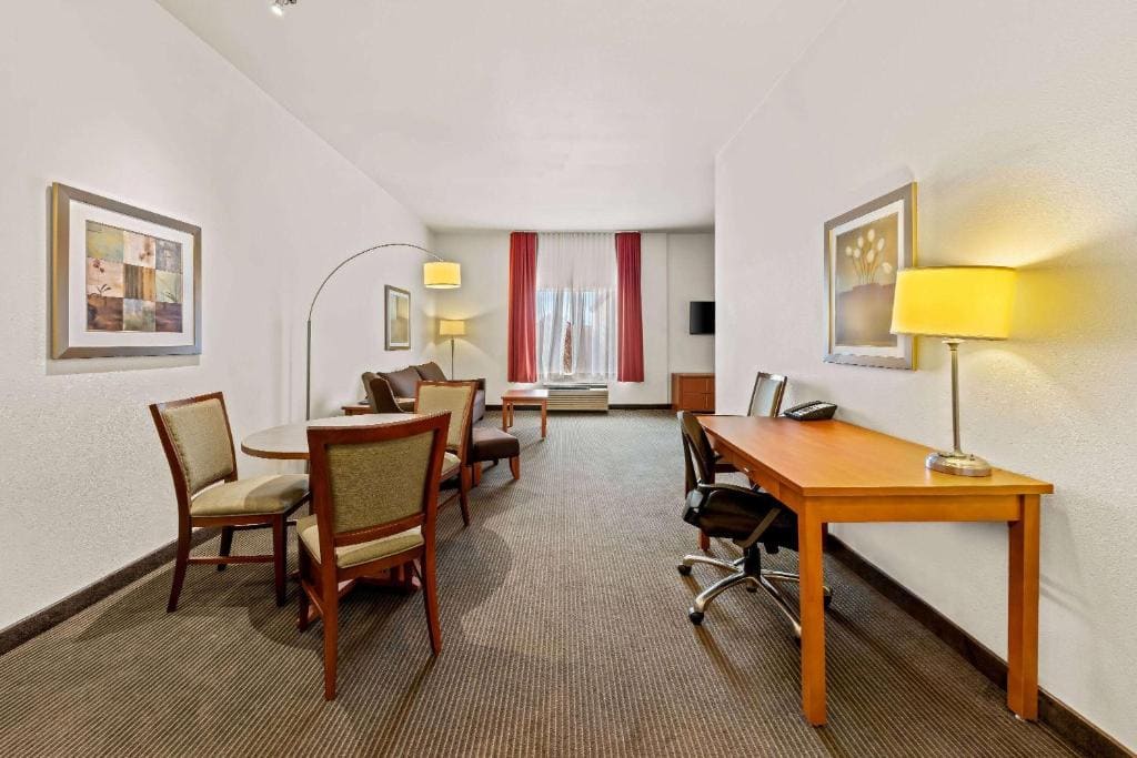 Jetted Tub Suite, King Bed, Kitchenette, Non Smoking room - Image 1