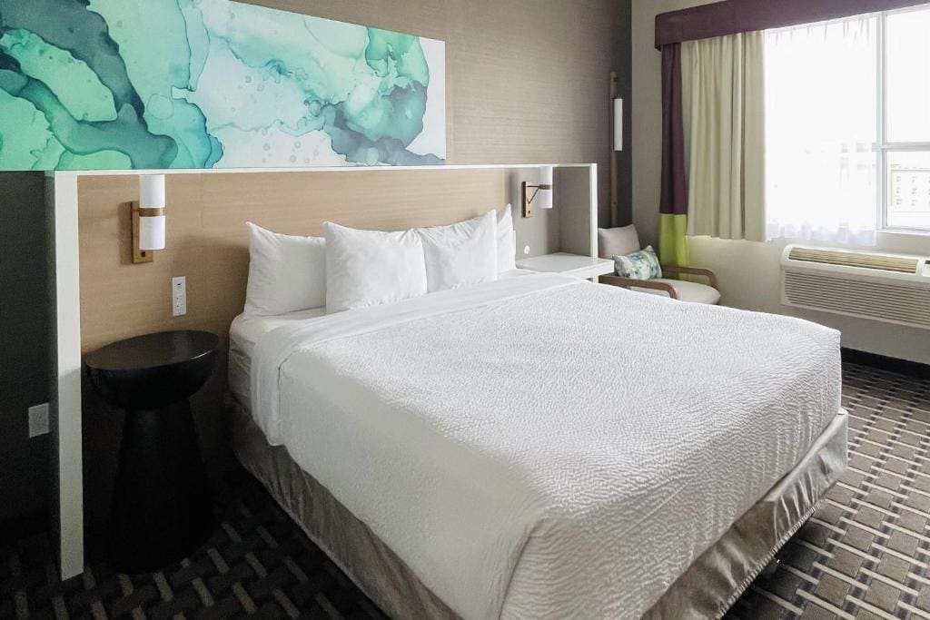 Business Premium King Room - Non-Smoking room - Image 3