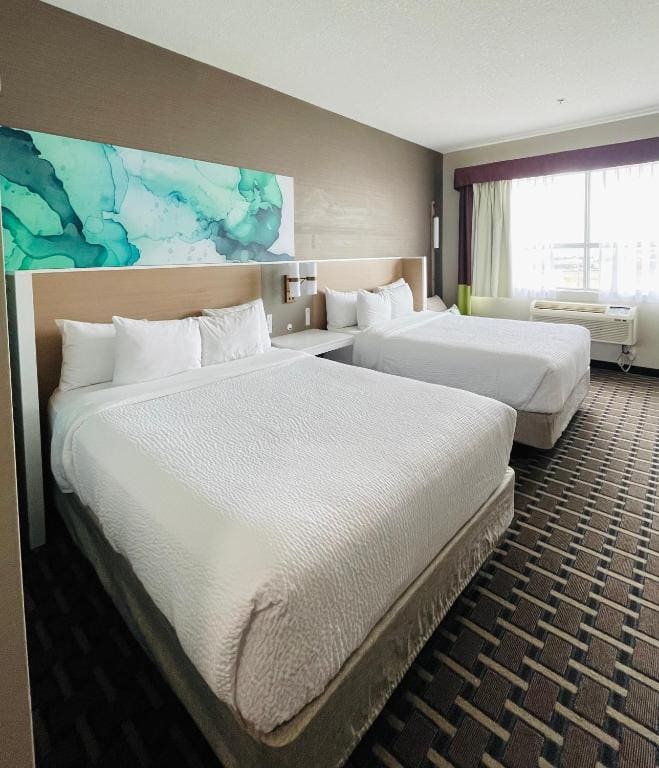 Business Premium Queen Room - Non-Smoking room - Image 3