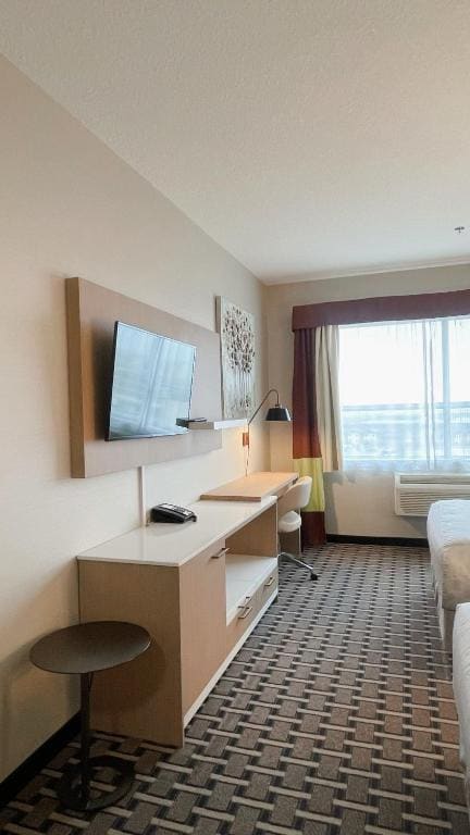 Business Premium Queen Room - Non-Smoking room - Image 2