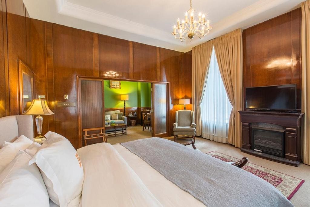 King Suite room - Image 2