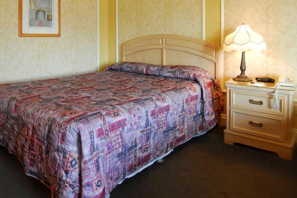 King Room - Non-Smoking room - Image 3