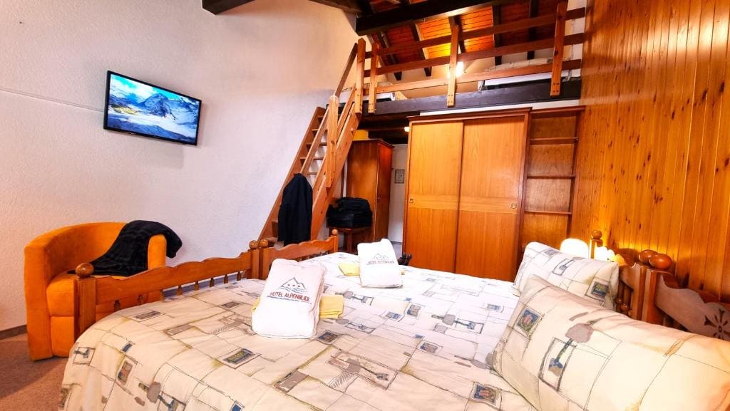 Classic Quadruple Room, Spa Access and Cable Car Use room - Image 3