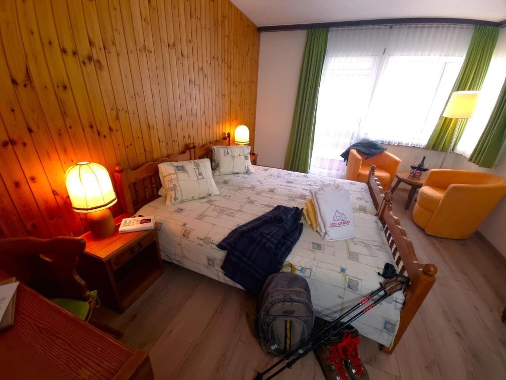 Double Room with Balcony, Spa Access and Cable Car Use room - Image 3
