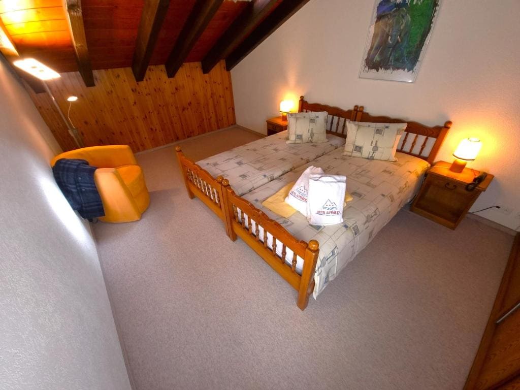 Family Room with Spa Access and Cable Car Use room - Image 1