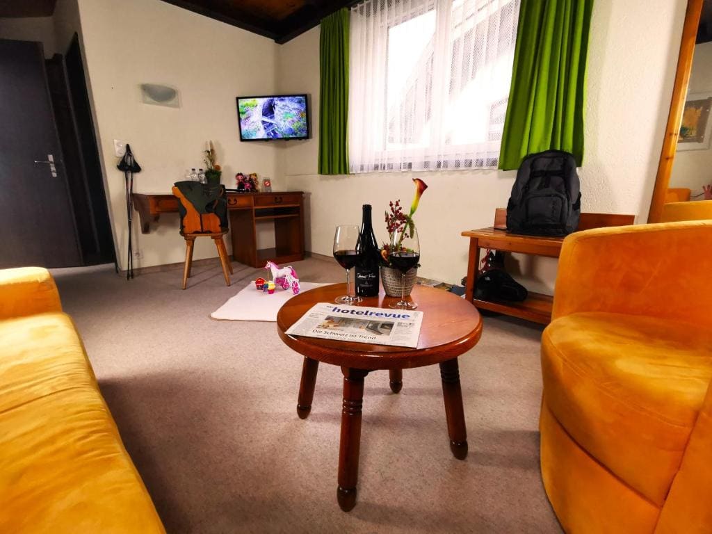 Family Room with Spa Access and Cable Car Use room - Image 2