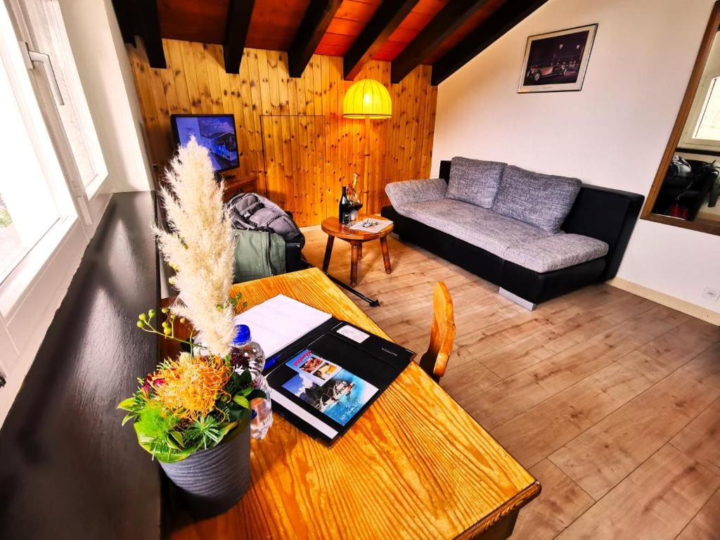 Junior Suite with Balcony, Spa Access and Cable Car Use room - Image 3