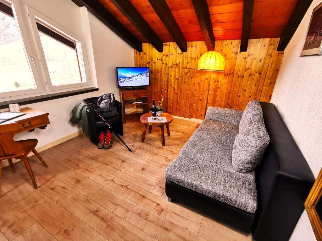 Junior Suite with Balcony, Spa Access and Cable Car Use room - Image 2