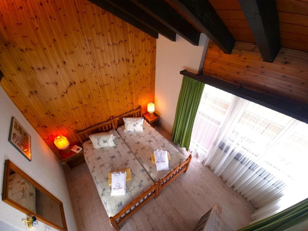 Junior Suite with Balcony, Spa Access and Cable Car Use room - Image 1