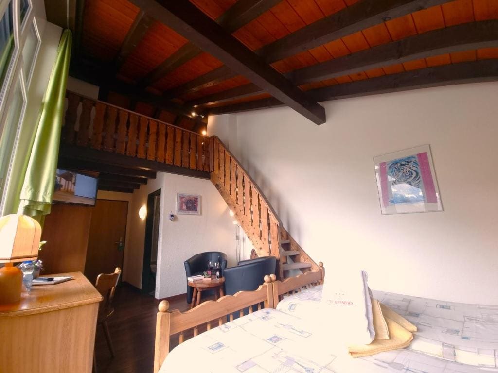 Panorama Quadruple Room with Balcony, Spa Access and Cable Car Use room - Image 2