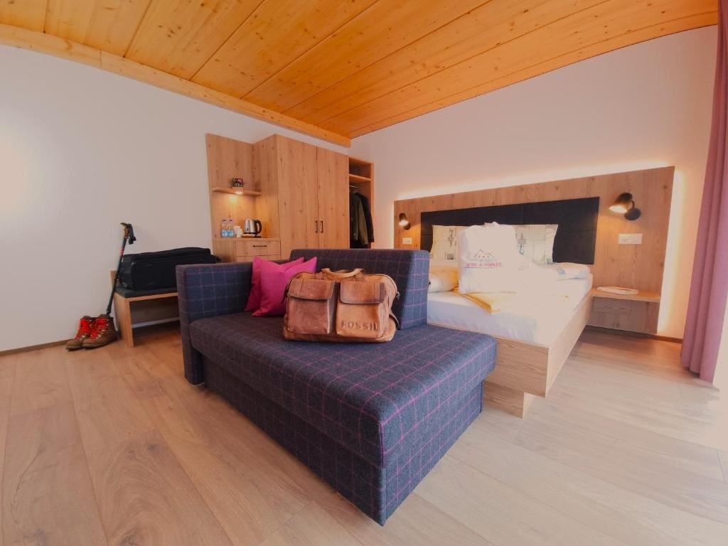 Signature Double Room, Spa Access and Cable Car Use room - Image 3