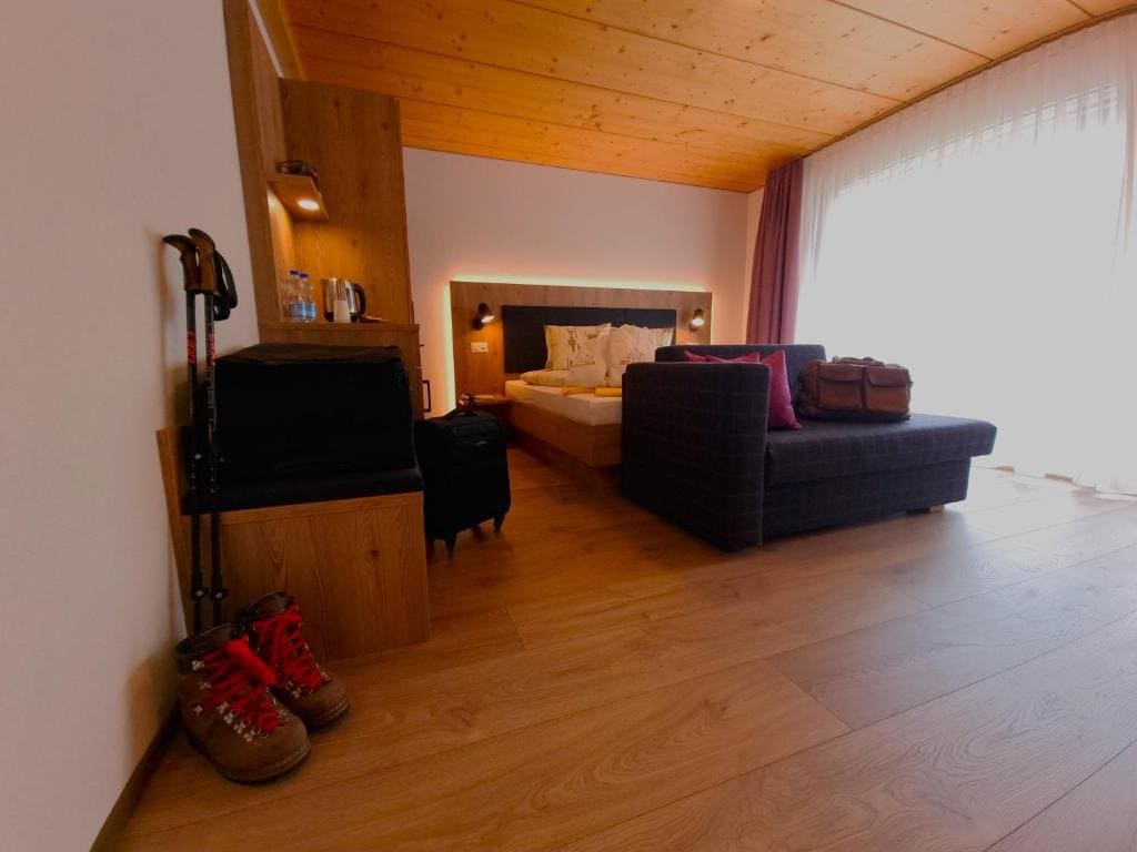 Signature Double Room, Spa Access and Cable Car Use room - Image 2