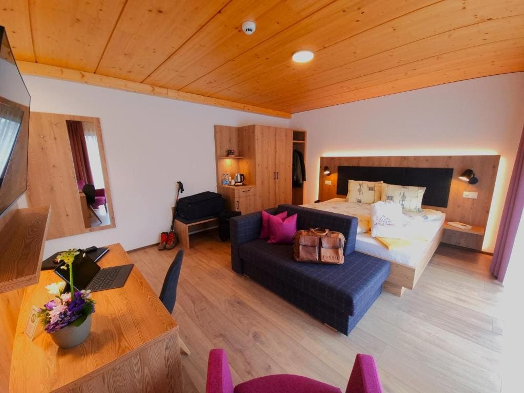 Signature Double Room, Spa Access and Cable Car Use room - Image 1