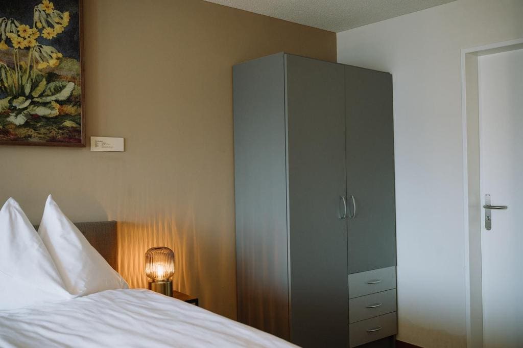 Classic Double Room with Balcony and Lake View room - Image 2