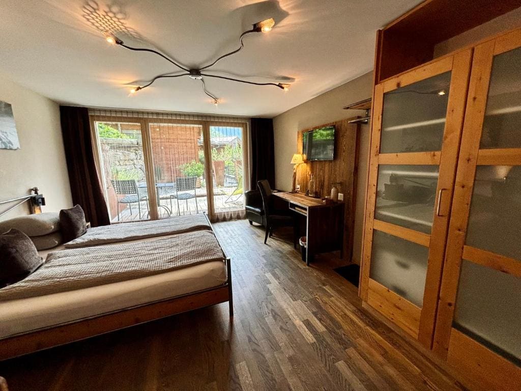 Boutique Double Room with Matterhorn View room - Image 3