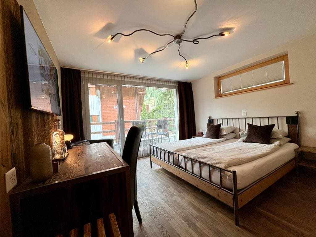 Boutique Double Room with Matterhorn View room - Image 2