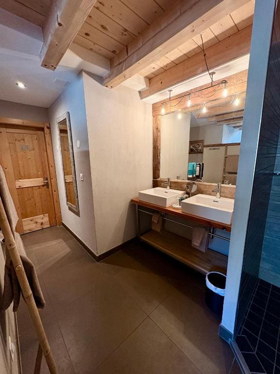 Quadruple Room with Matterhorn View room - Image 2