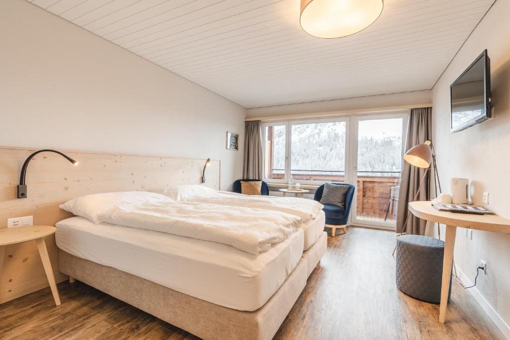 Deluxe Double Room with Balcony room - Image 2